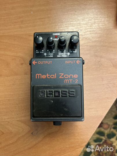 Гитарная педаль boss MT2