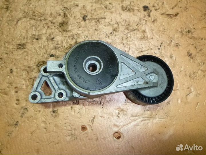 Ролик руч.ремня с кронштейном Volkswagen jetta 201