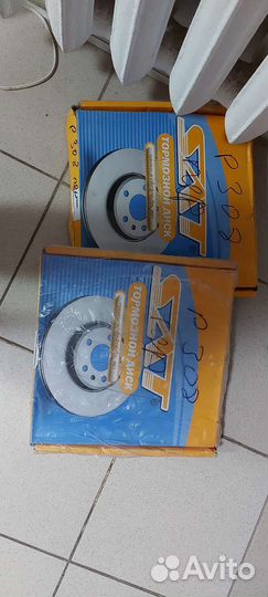 Тормозные диски новые на Peugeot 308 передние 2шт