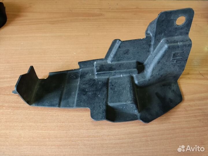 Дефлектор вентиляционный левый для Дискавери 5