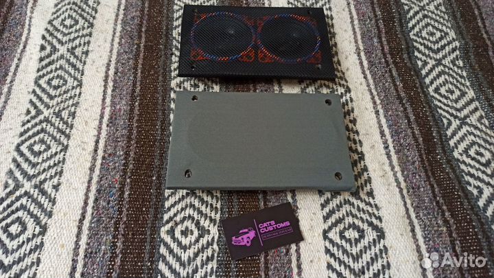 Подиум с динамиками газ