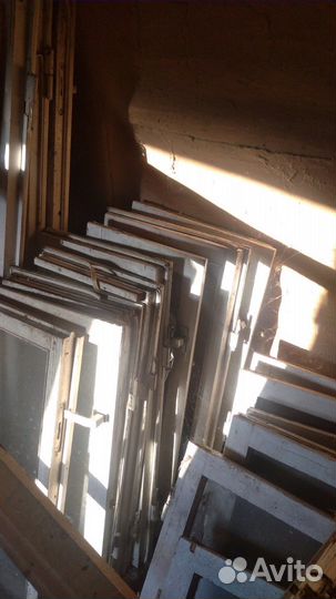 Оконные рамы со стеклом