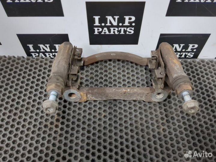 Скоба суппорта передняя Honda Civic 5D 8 1.8