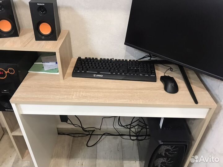 Компьютерный стол новый