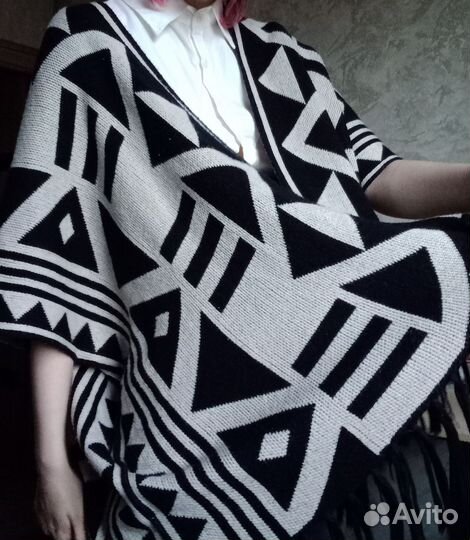 Вязаная накидка