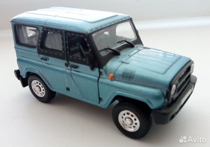 Модель автомобиля УАЗ Патриот 1:43