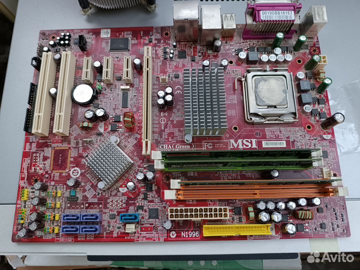 Материнская плата с процессором и памятью