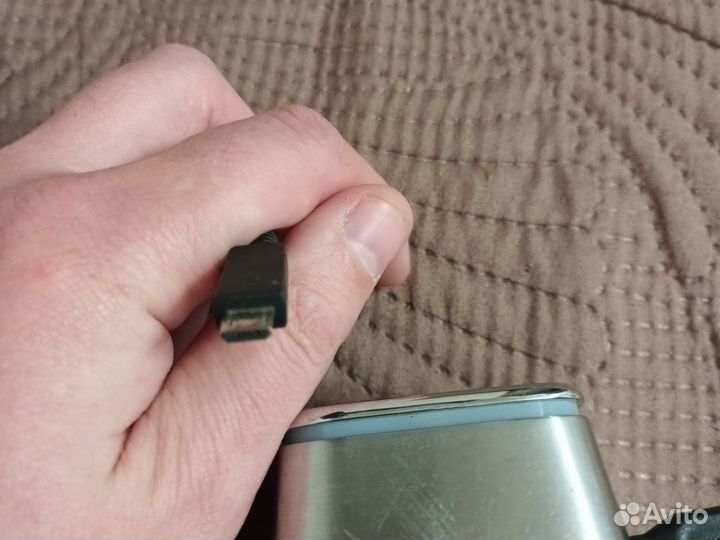 Автомобильная зарядка для телефона android