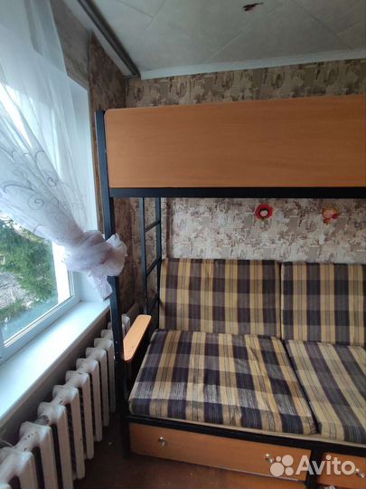 Кровать двухьярусная