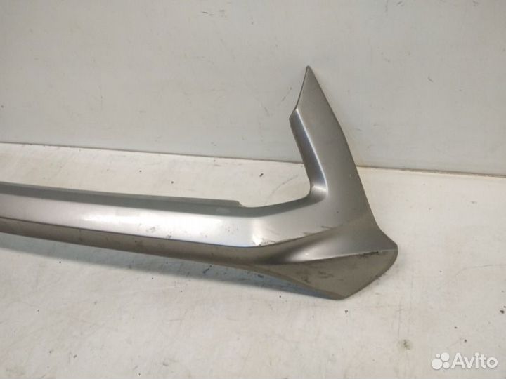 Молдинг решетки радиатора передний Lexus Lx 3