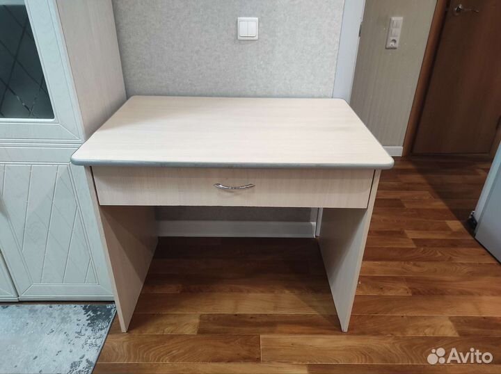 Письменный стол