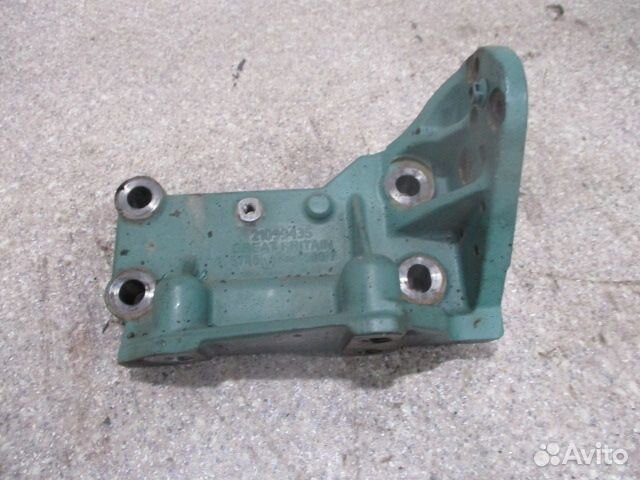Кронштейн ролика натяжителя Volvo 21099435