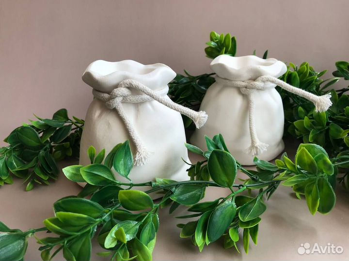 Кашпо из гипса ручной работы