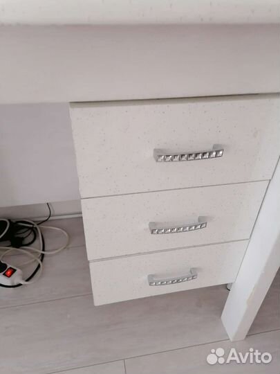 Письменный стол белый