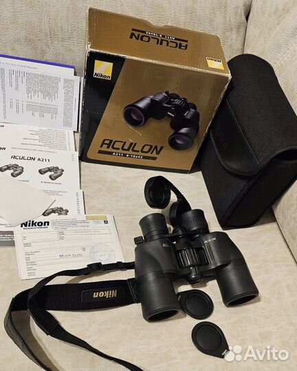 Бинокль Nikon Aculon A211 Zoom 8-18x42