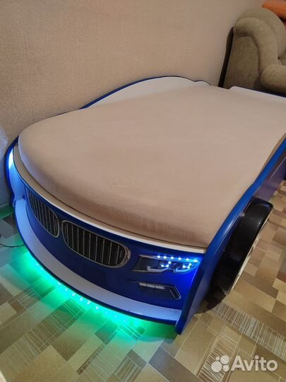 Детская кровать машина