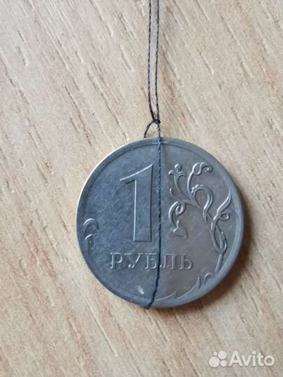Монеты 1 рубль с заводским браком