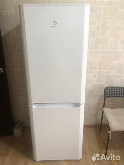 Холодильник бу indesit