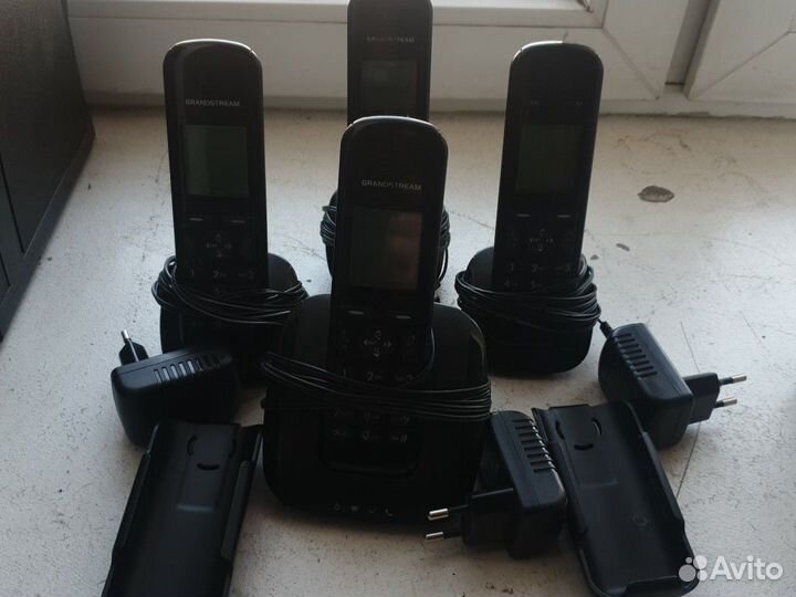 Телефоны с базой 4 штук комплект