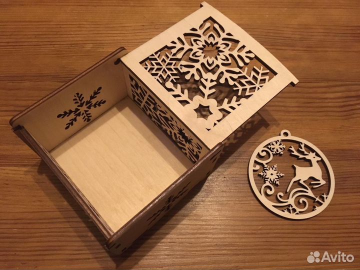 Новогодняя подарочная коробка деревянная