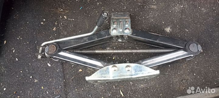 Домкрат для машины