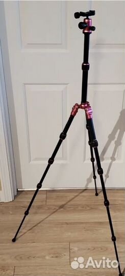 Штатив для фотоаппарата