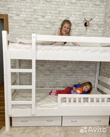 Двухъярусная кровать из массива