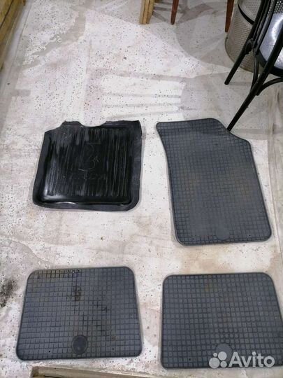 Автомобильные коврики резиновые