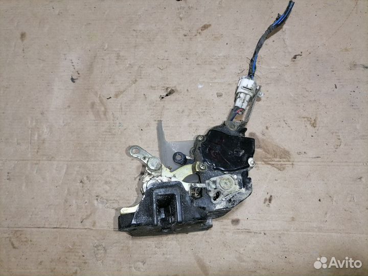 Замок двери Toyota Camry XV10
