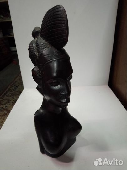 Статуэтка из дерева