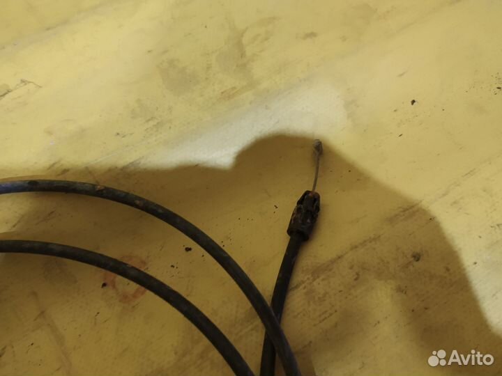 Трос открывания капота Cadillac SRX 2003-2009