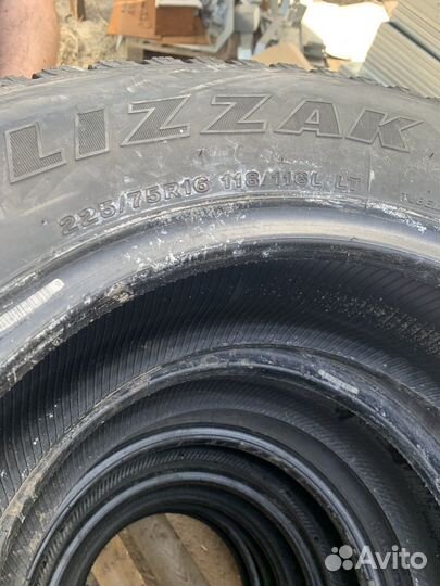 Bridgestone Blizzak W979 225/75 R16