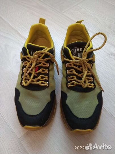 Кроссовки для девочки