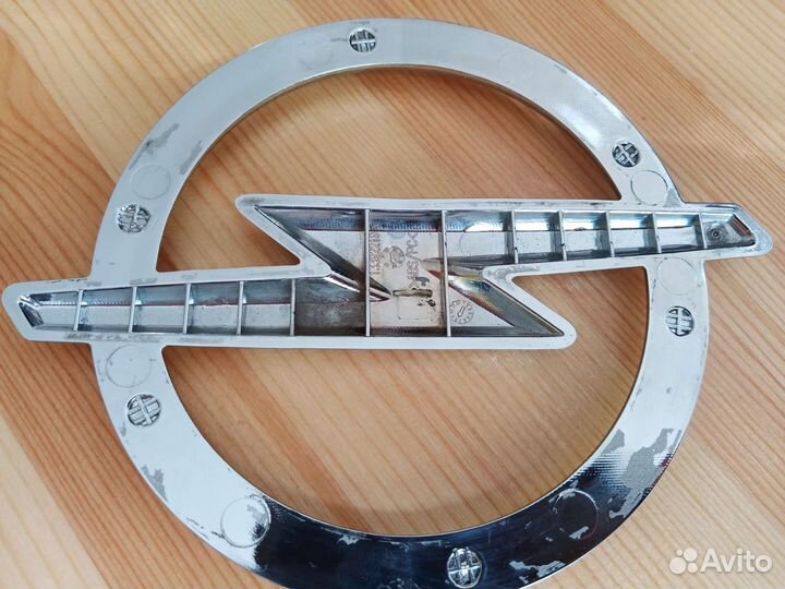 Эмблема на крышку багажника opel zafira b