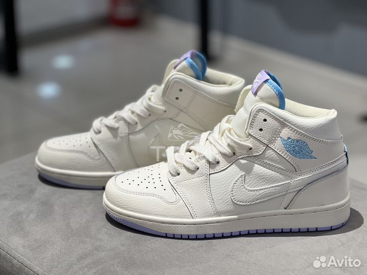 Кроссовки Nike Air Jordan 1