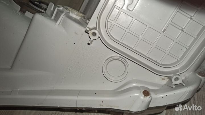 Фара правая Toyota Camy 40