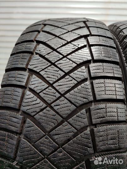 Pirelli Ice Zero FR 225/60 R18