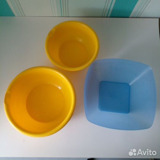 Салатник 3.2 л и 2.1л,кружки,салфетница,столовые