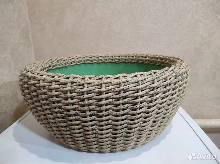 Кашпо из искусственного ротанга