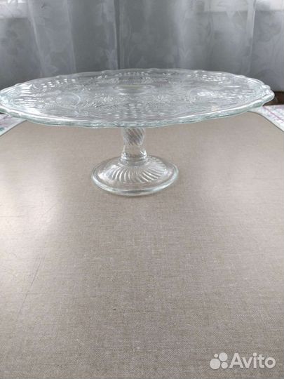 Тортница на ножке