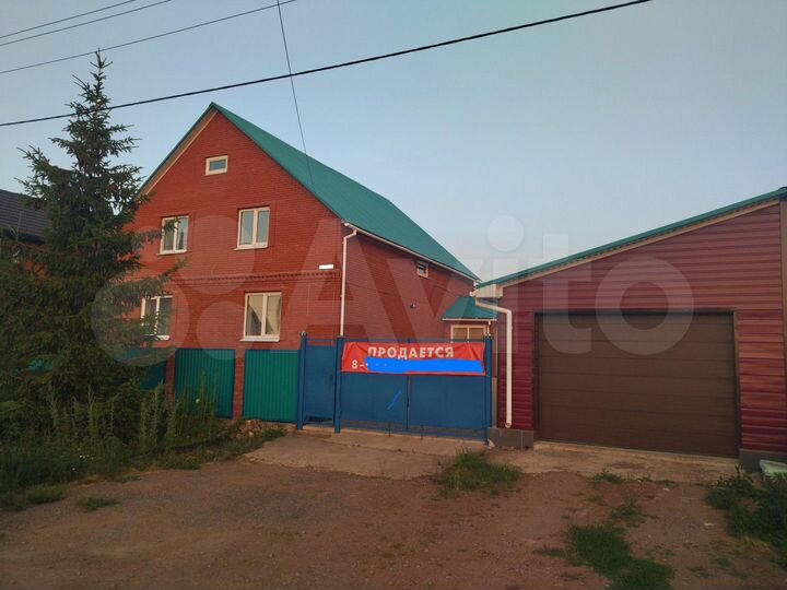 Дом 198 м² на участке 12 сот.