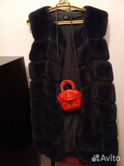 Жилетка женская утепленная длинная