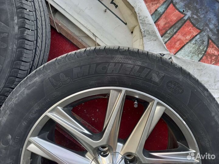 Michelin X M+S 200 285/60 R18