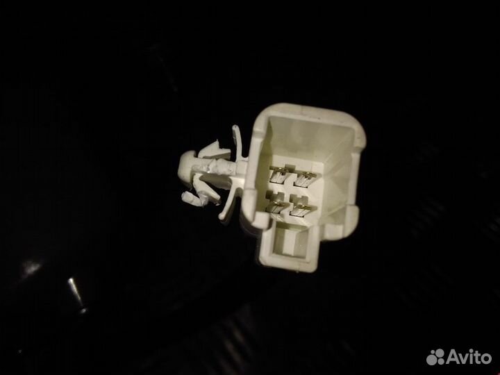 Фонарь крышки багажника правый Lexus IS 2 (XE20)