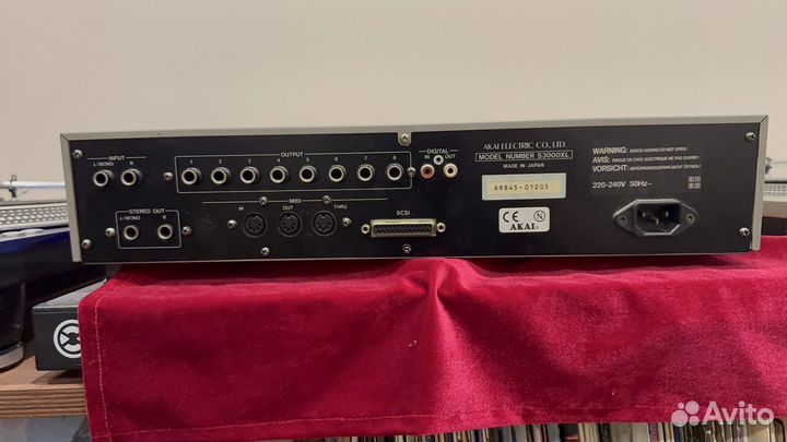 Akai S3000XL