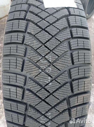 Pirelli Ice Zero FR 235/60 R18 107H