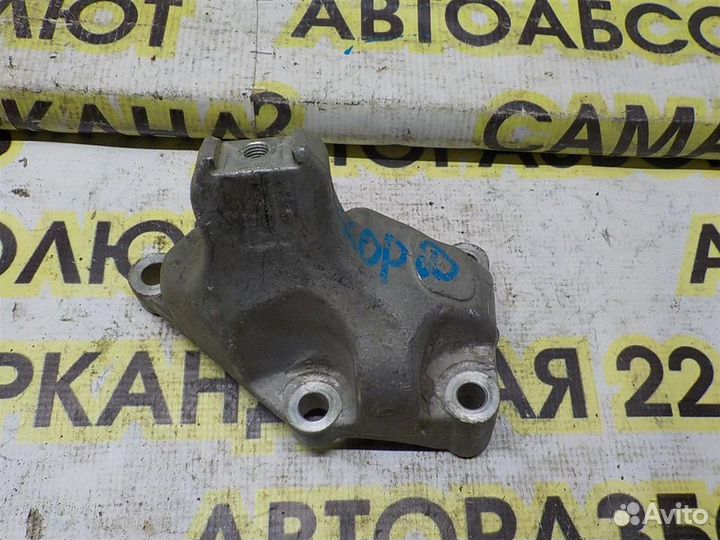 Кронштейн двигателя передний Honda Accord VII 200