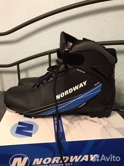 Лыжные ботинки