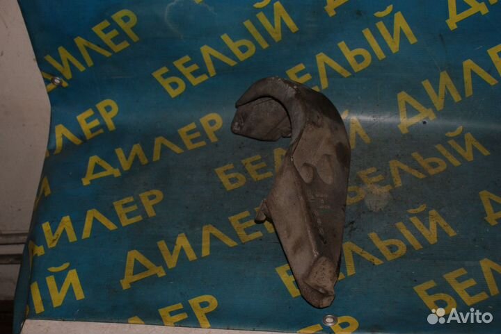 Кранштейн генератора Opel Vectra B