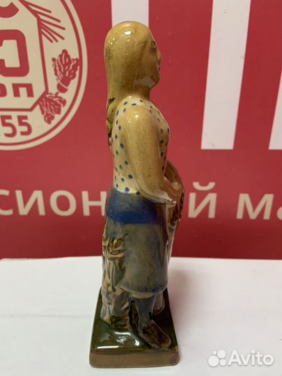 Фарфоровая статуэтка 